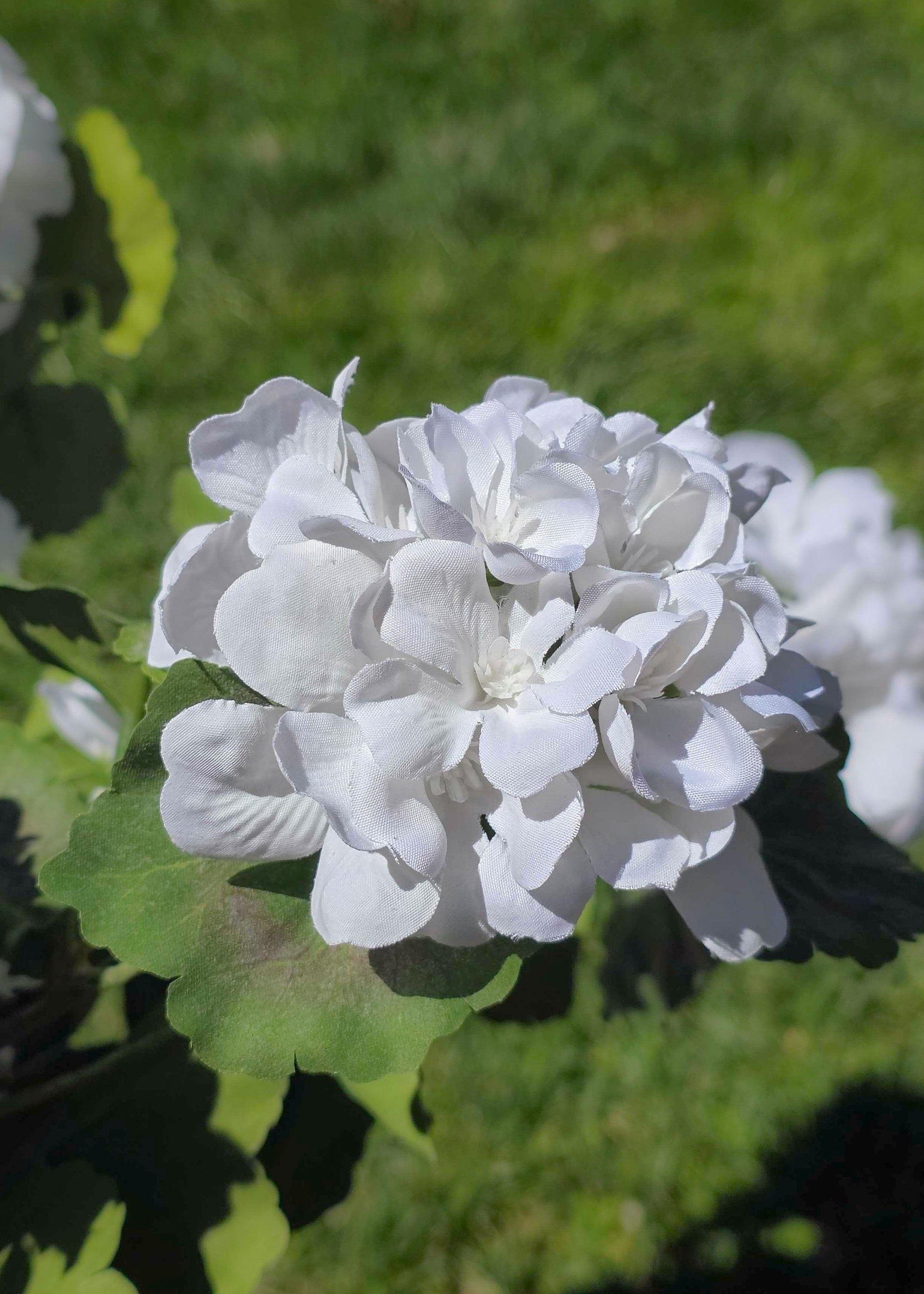Fake Geranium Indoor/Outdoor Water Resistant Bush - 22"
